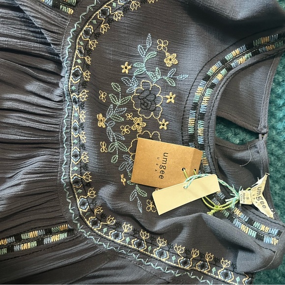 Flower Embroidered Top - Picture 2 of 2